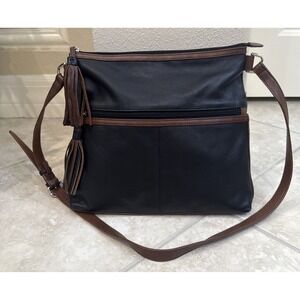 ili New York Leather Black Crossbody Bag Purse Front & Back Zip Pockets Tassel‎
